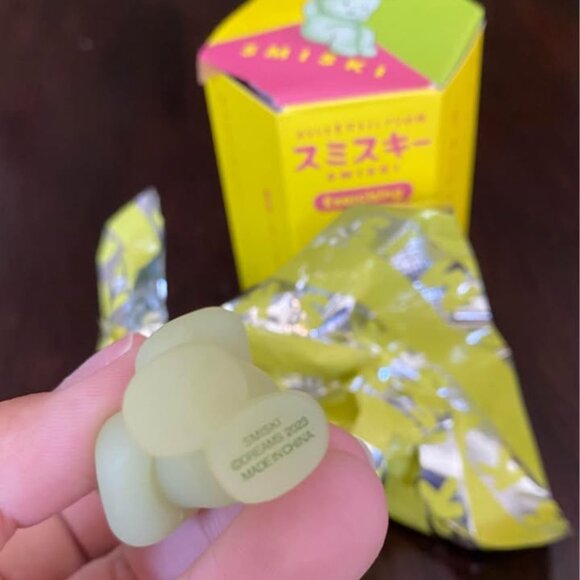 Smiski Exercising Secret Rare Chase - Muscle Flexing - Picture 5 of 5